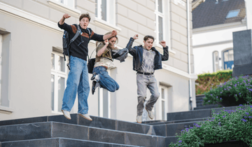 Two students laughing in a sofa